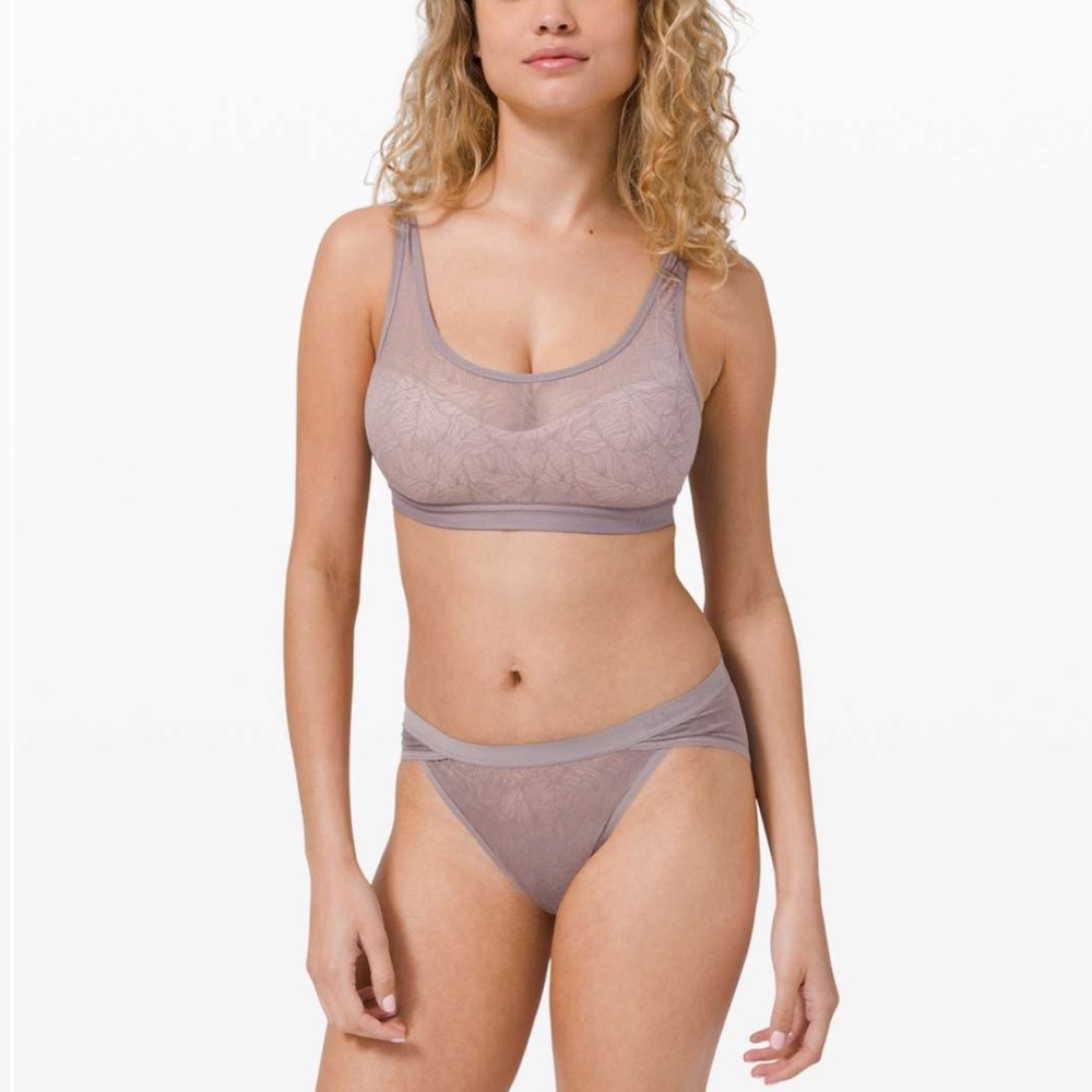 Lululemon Shadow Mesh Bra Leaf